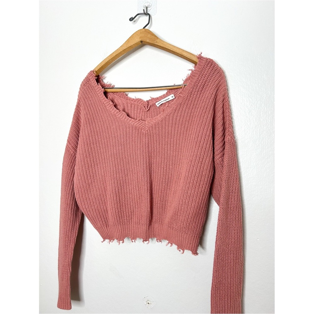 Moon & Madison Distressed Raw Edge Cropped V Neck Knit Sweater Salmon Pink M - Picture 2 of 5